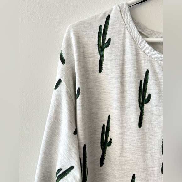H&M Cactus Print Lightweight Crewneck Sweatshirt - Picture 3 of 8
